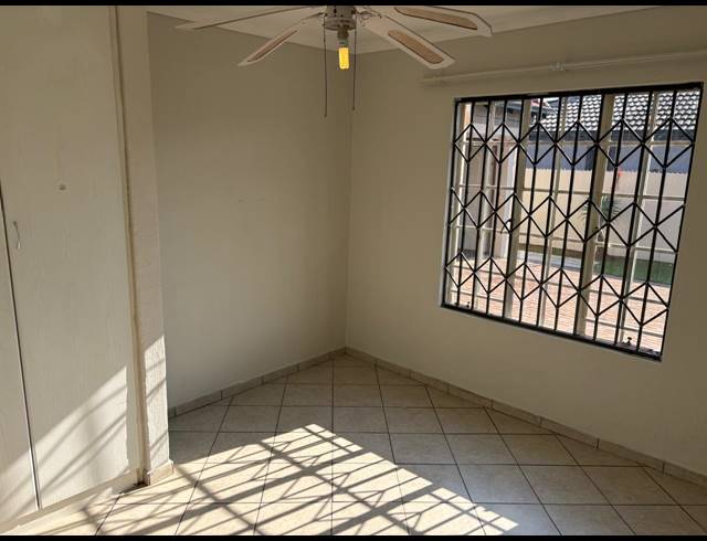 3 BEDROOM FREEHOLD FOR SALE IN WILLOW PARK